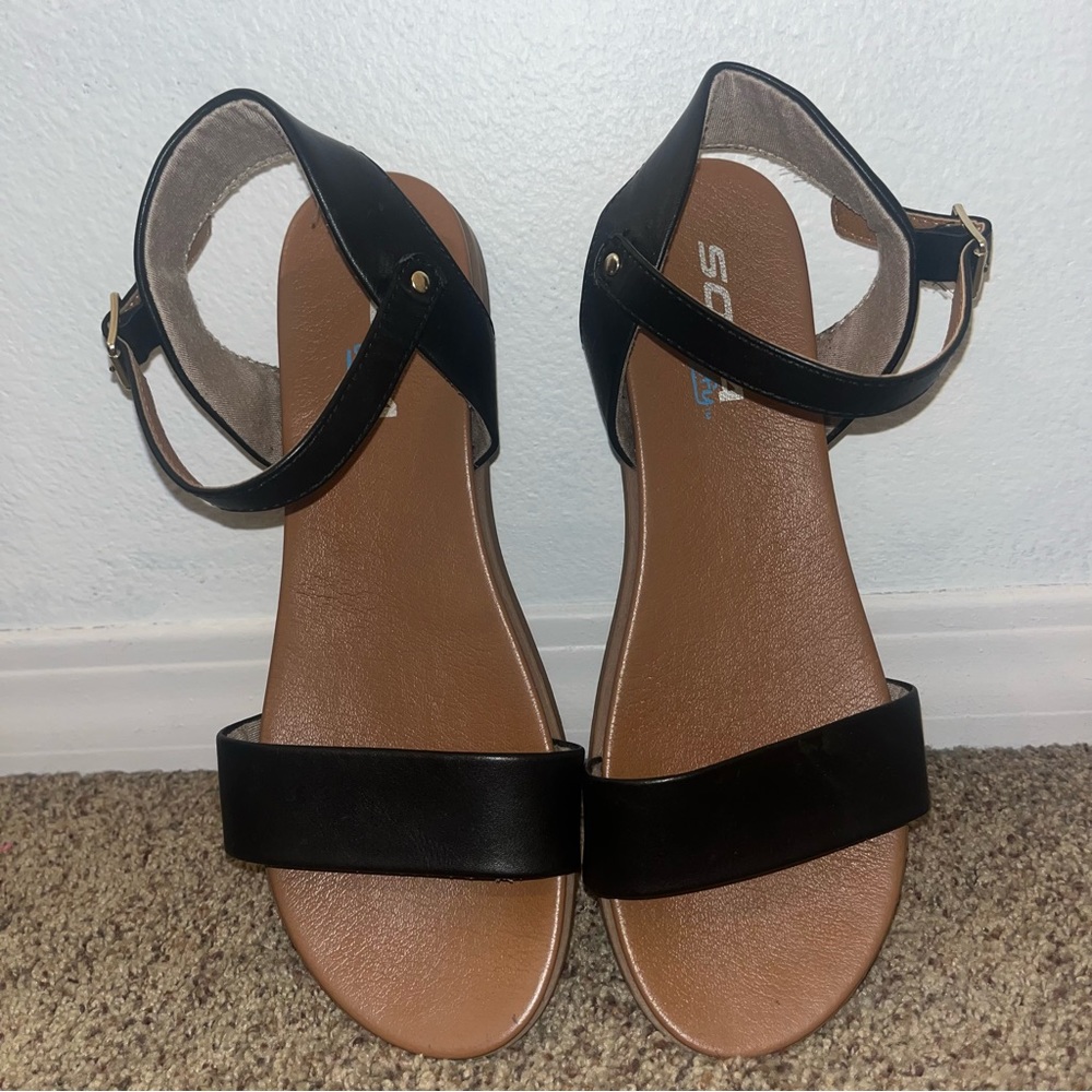 LAST CHANCE🔥🖤Womens flat two strap sandals (brand:Soda sold at tillys)